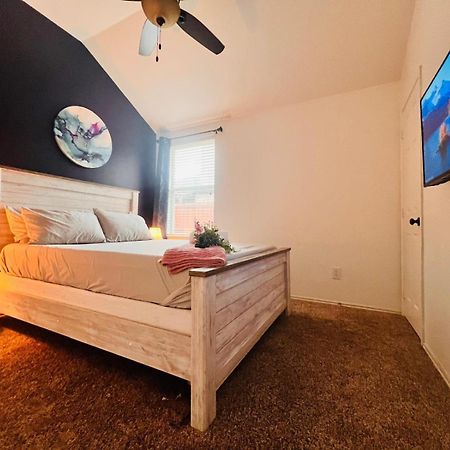 Work, Play & Stay King Bed With Foosball! Aubrey Exteriér fotografie