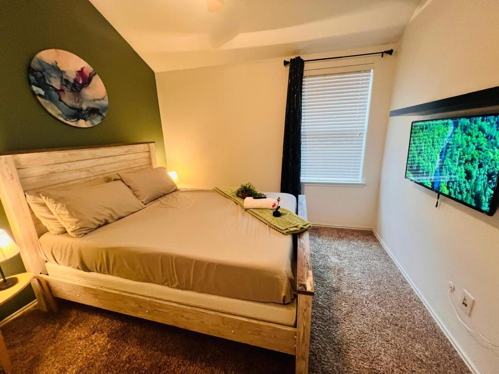 Work, Play & Stay King Bed With Foosball! Aubrey Exteriér fotografie