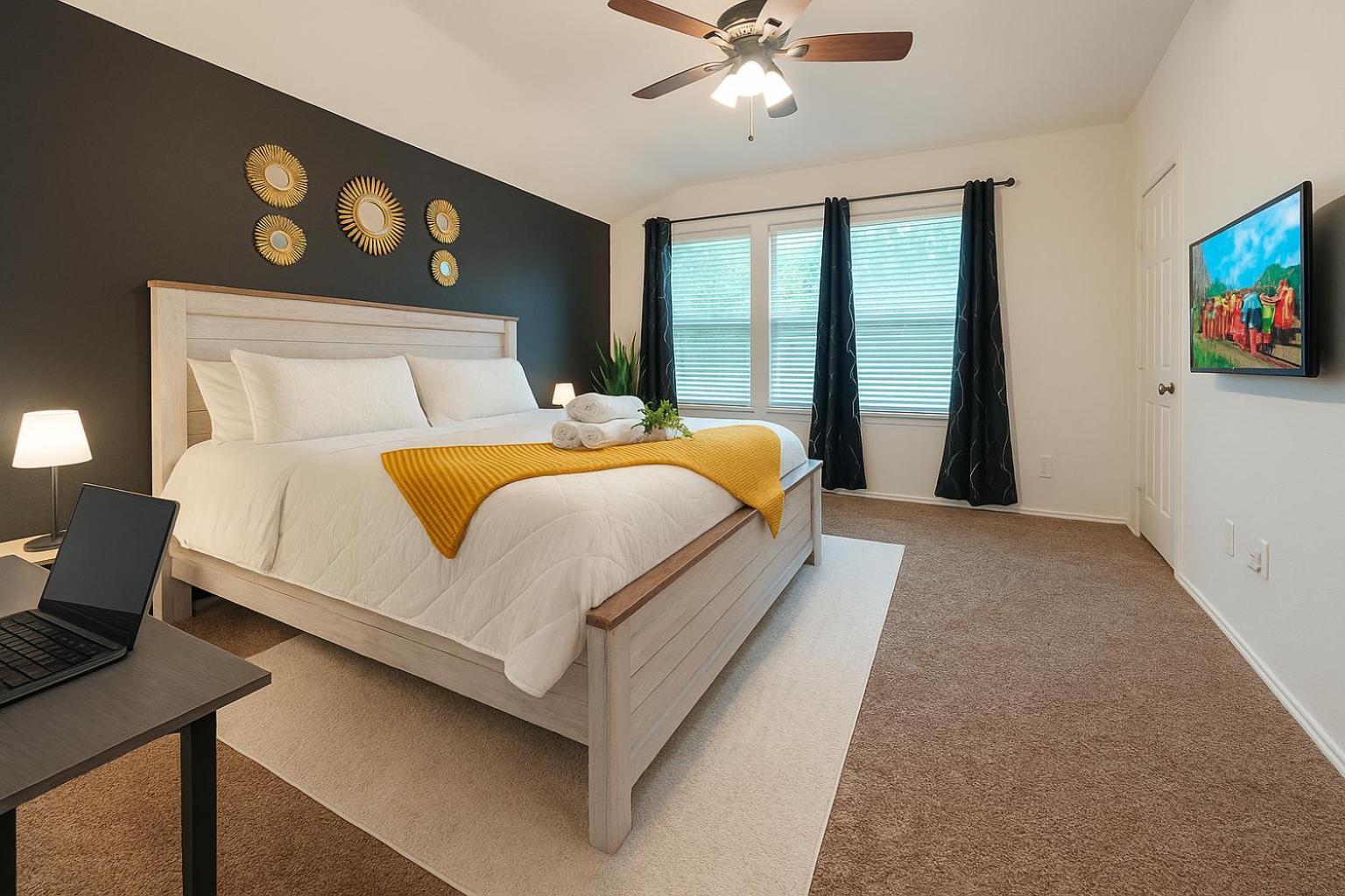 Work, Play & Stay King Bed With Foosball! Aubrey Exteriér fotografie